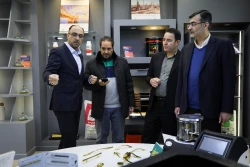 بازدید معاونین پژوهشی و مدیران آزمایشگاه های واحدهای استان تهران دانشگاه آزاد اسلامی 12