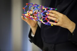 بازدید دانش آموزان متوسطه اول مدرسه دخترانه فرزانگان منطقه 5 تهران 
 7