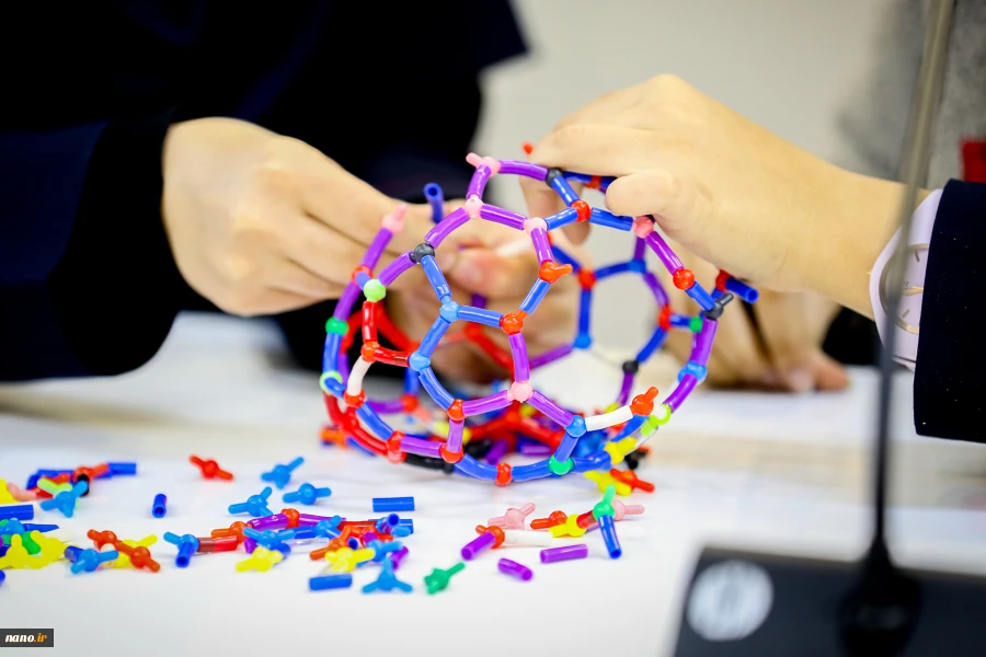 بازدید دانش آموزان متوسطه اول مدرسه دخترانه فرزانگان منطقه 5 تهران 
 14