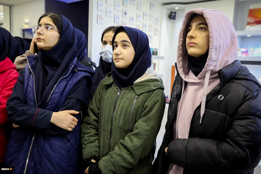 بازدید دانش آموزان متوسطه اول مدرسه دخترانه فرزانگان منطقه 5 تهران 
 15