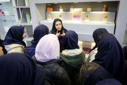 بازدید دانش آموزان متوسطه اول مدرسه دخترانه فرزانگان منطقه 5 تهران 
 18