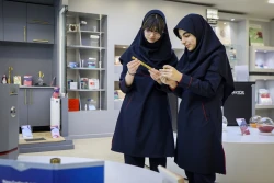 بازدید دانش آموزان متوسطه اول مدرسه دخترانه فرزانگان منطقه 5 تهران 
 19