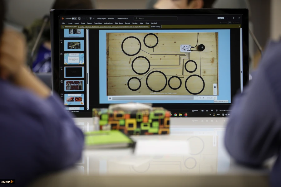 بازدید دانش آموزان مدرسه انرژی مثبت از نمایشگاه ایرانو 18