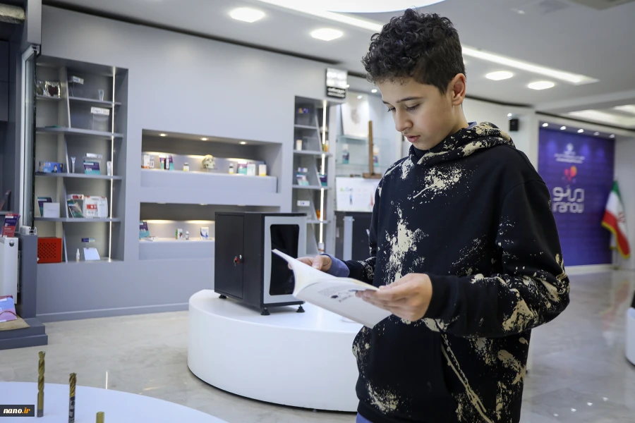 بازدید دانش آموزان مدرسه انرژی مثبت از نمایشگاه ایرانو 11