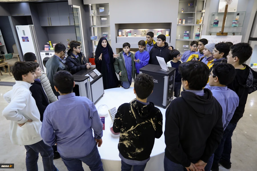 بازدید دانش آموزان مدرسه انرژی مثبت از نمایشگاه ایرانو 13