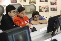 بازدید دانش آموزان مدرسه انرژی مثبت از نمایشگاه ایرانو 2