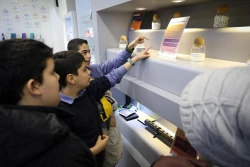 بازدید دانش آموزان مدرسه انرژی مثبت از نمایشگاه ایرانو 4