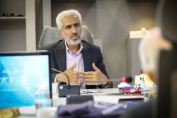 بازدید پروفسور فرهود (پدر علم ژنتیک ایران) از نمایشگاه ستاد توسعه فناوری نانو 3