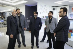 بازدید آقای محمدخانی سخنگوی شهرداری تهران و دکتر پایمرد مدیرعامل سازمان فناوری‌های نوین شهرداری تهران از نمایشگاه ستاد نانو 11