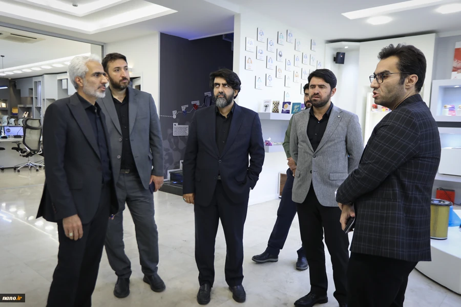بازدید آقای محمدخانی سخنگوی شهرداری تهران و دکتر پایمرد مدیرعامل سازمان فناوری‌های نوین شهرداری تهران از نمایشگاه ستاد نانو 11