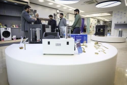 بازدید آقای محمدخانی سخنگوی شهرداری تهران و دکتر پایمرد مدیرعامل سازمان فناوری‌های نوین شهرداری تهران از نمایشگاه ستاد نانو 15