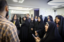 بازدید فرهنگیان منطقه ۷ تهران از نمایشگاه ستاد توسعه فناوری های نانو و میکرو 7