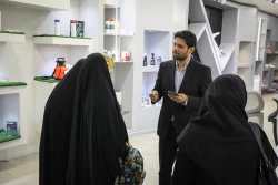 بازدید فرهنگیان منطقه ۷ تهران از نمایشگاه ستاد توسعه فناوری های نانو و میکرو 8