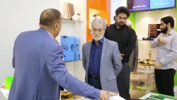 استاد مجید انتظامی پس از بازدید از نمایشگاه نانو